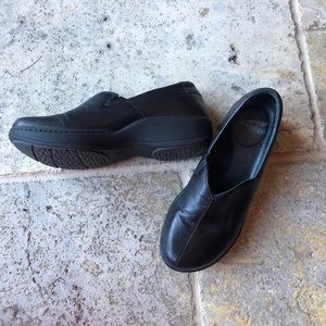 Dankso 38 Womens Hospital Nurse Clogs